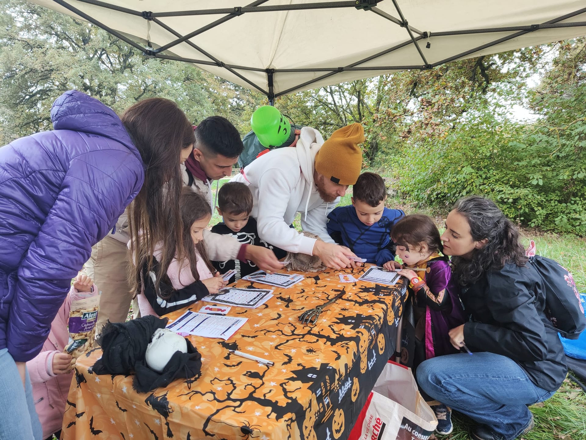 Chasse à la Momie & aux bonbons au Parc des Evaux à Onex — Photo 6