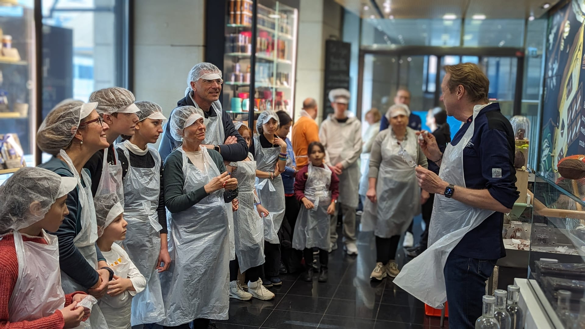 Atelier de fabrication d'un fantôme en chocolat à Genève — Photo 7