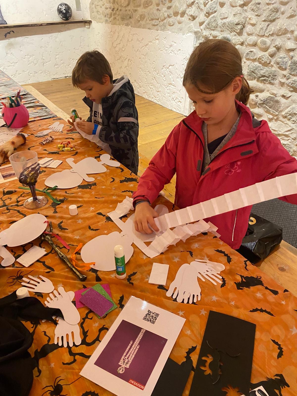Chasse aux bonbons avec les oies, atelier créatif & dégustation de vins à Dardagny — Photo 2