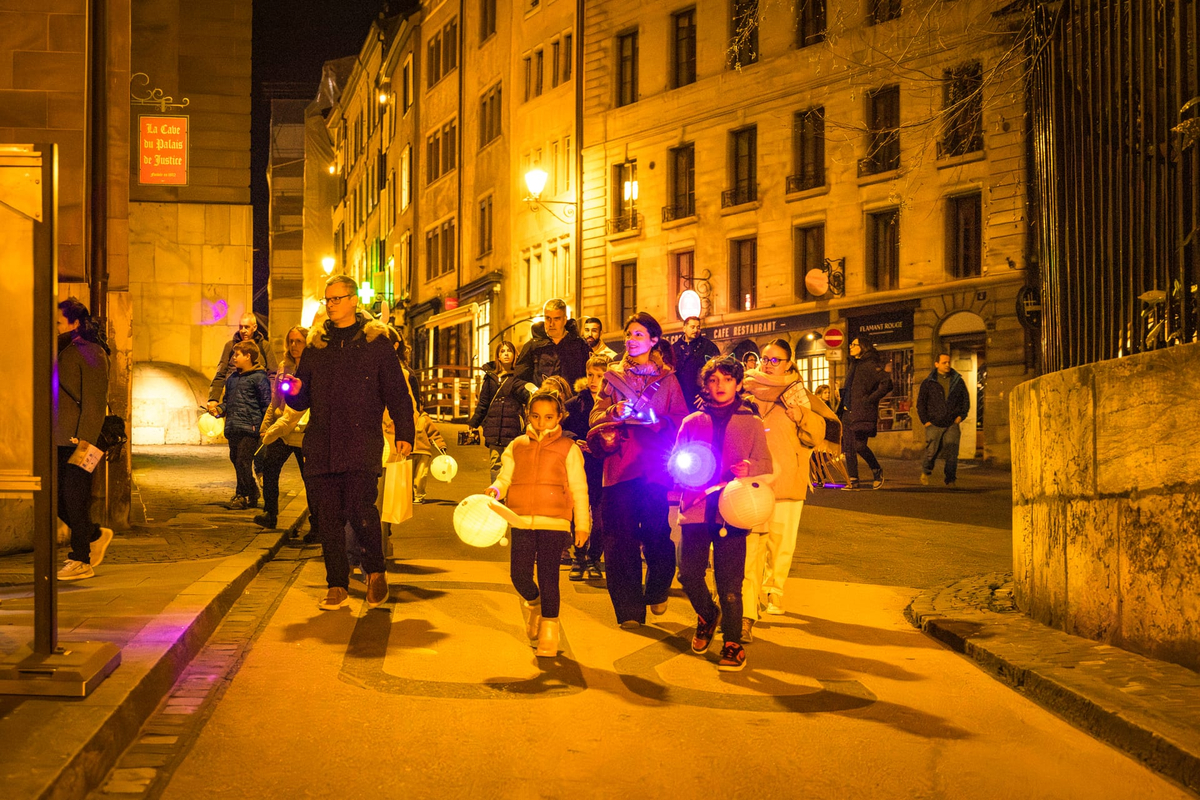 La grande chasse aux lampions de Hallie en Vieille Ville de Genève — Photo 3