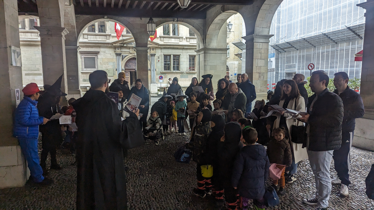 Grand jeu et chasse aux bonbons en Vieille Ville de Genève — Photo 10