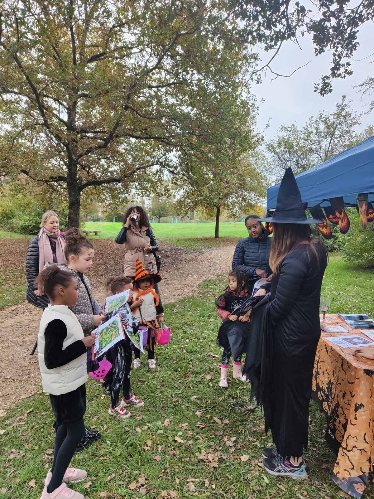 Chasse à la Momie & aux bonbons au Parc des Evaux à Onex — Photo 7