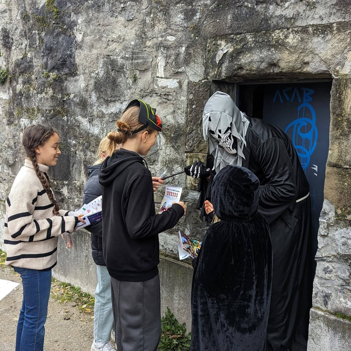 Grand jeu et chasse aux bonbons en Vieille Ville de Genève — Photo 13