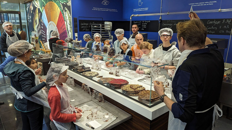 Atelier de fabrication d'un fantôme en chocolat à Genève — Photo 3