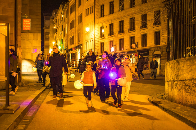 La grande chasse aux lampions de Hallie en Vieille Ville de Genève — Photo 2