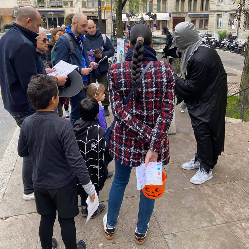 Grand jeu et chasse aux bonbons en Vieille Ville de Genève — Photo 7