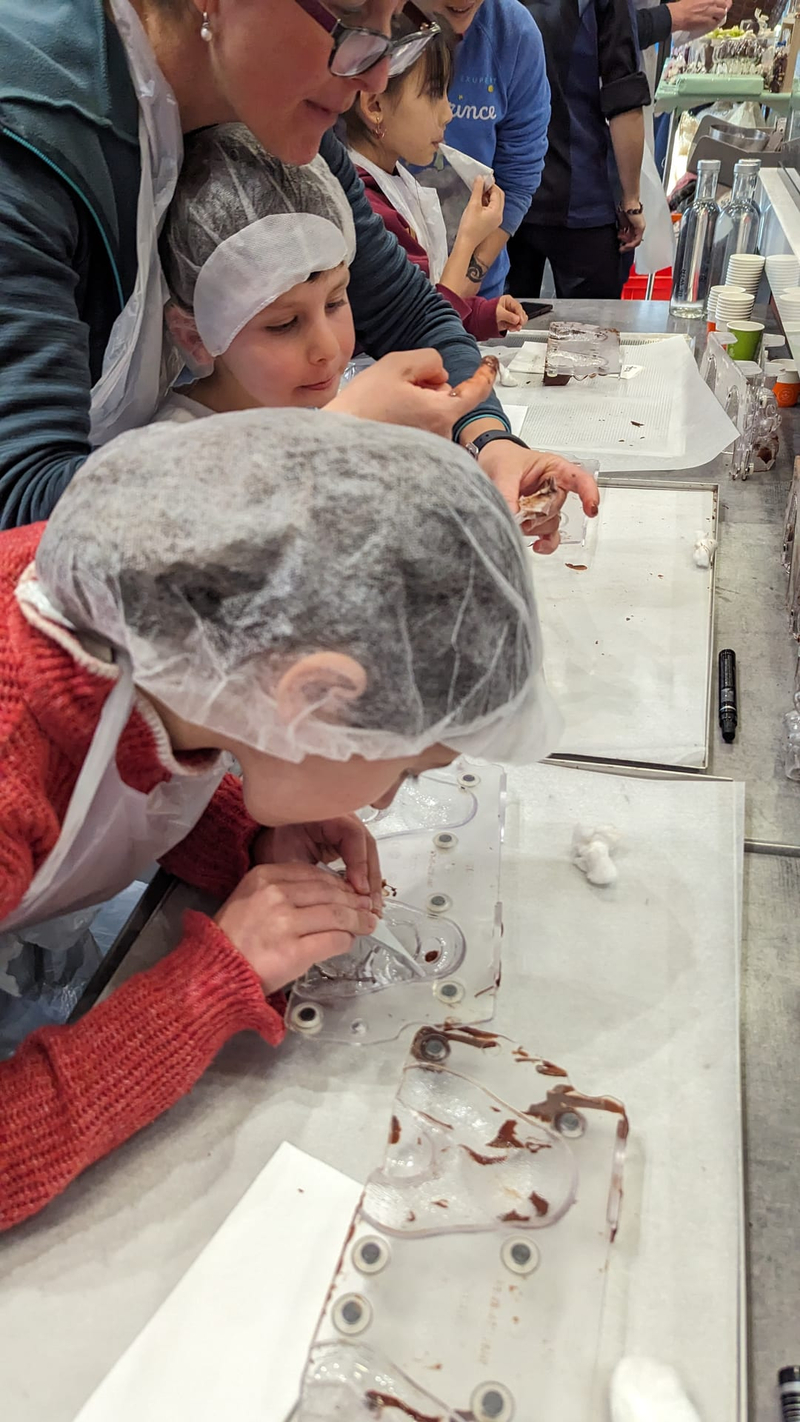 Atelier de fabrication d'un fantôme en chocolat à Genève — Photo 5