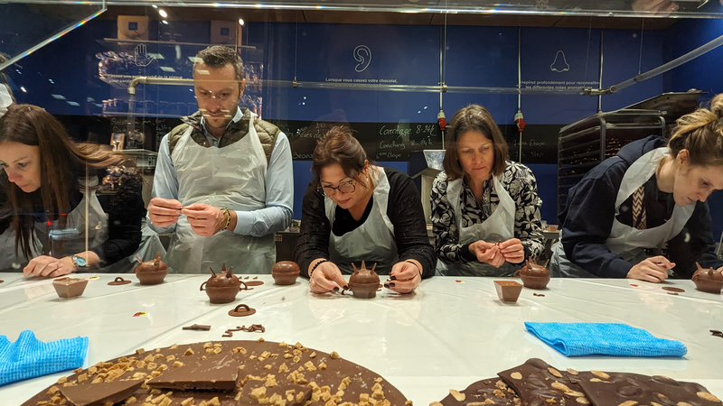 Atelier de fabrication d'un fantôme en chocolat à Genève — Photo 2