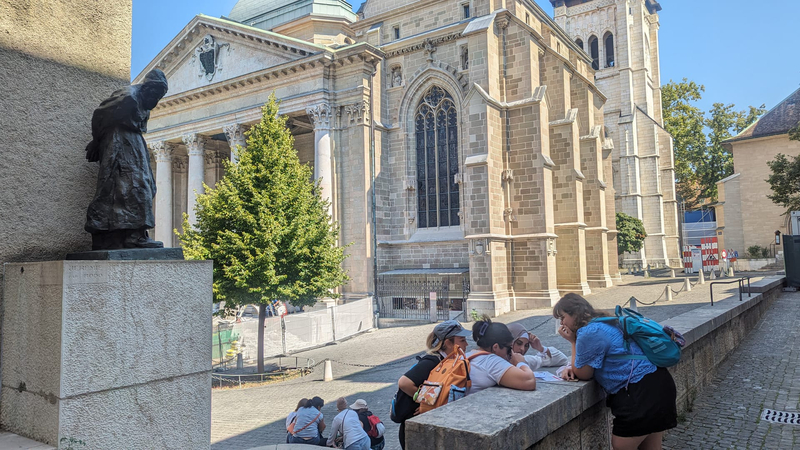 Jeu d'enquête "L'assassin des Macchabées" en Vieille ville de Genève — Photo 2