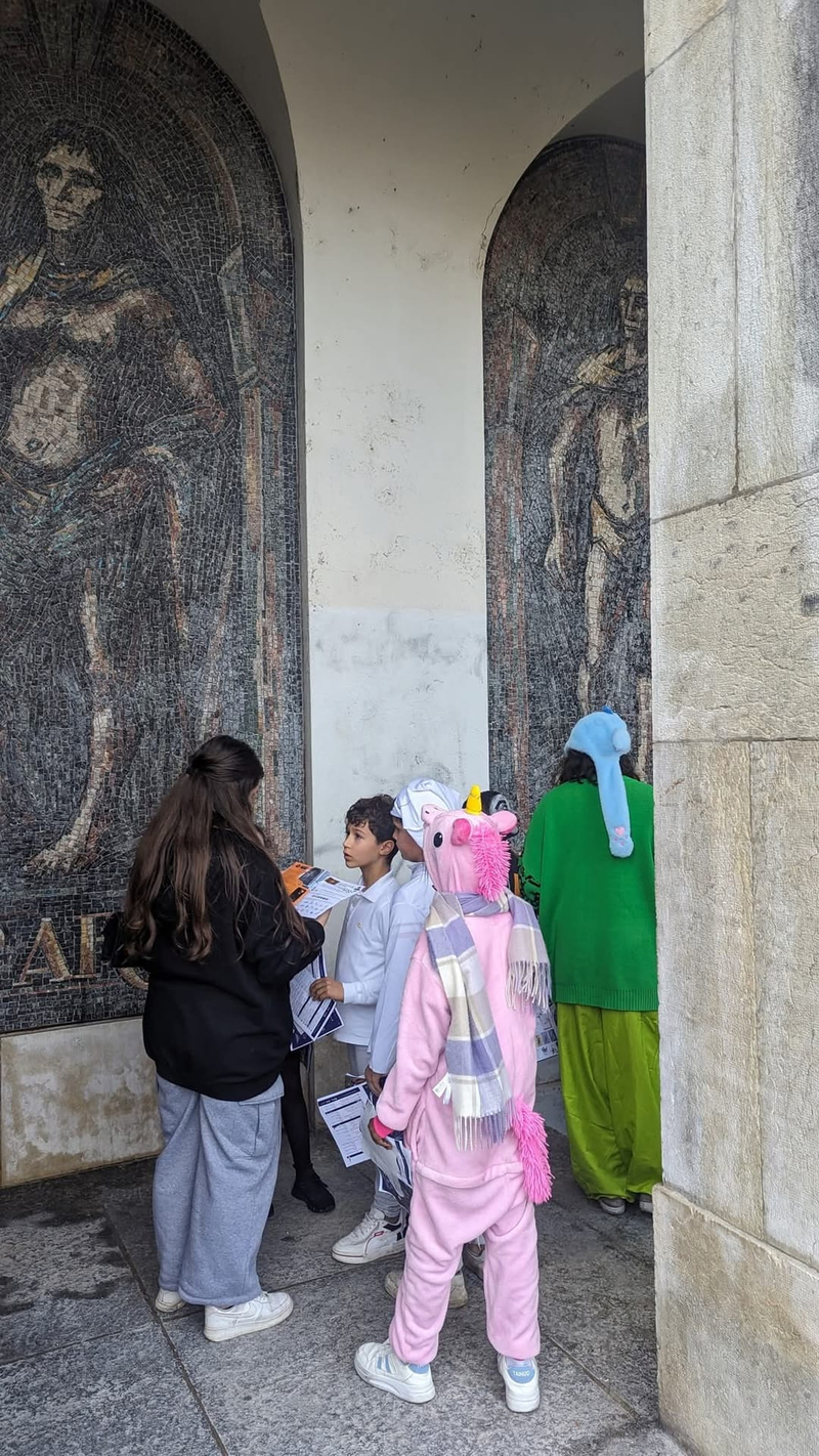 Grand jeu et chasse aux bonbons en Vieille Ville de Genève — Photo 11