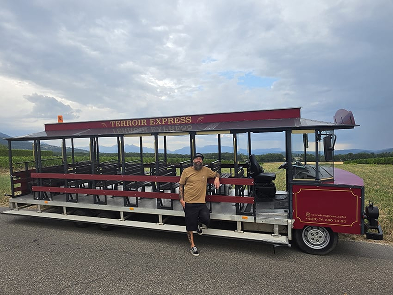 Chasse aux bonbons en train du terroir à Jussy — Photo 8