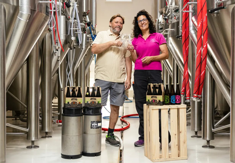Nathalie Droz et son partenaire dans leur Brasserie des Murailles à Meinier